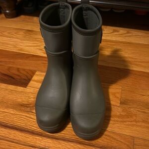 **Worn 2 Times** UGG Rainboots